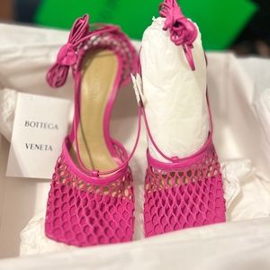 BRAND NEW NEVER WORN BOTTEGA VENETA Stretch Ankle Strap Sandals NO OFFERS